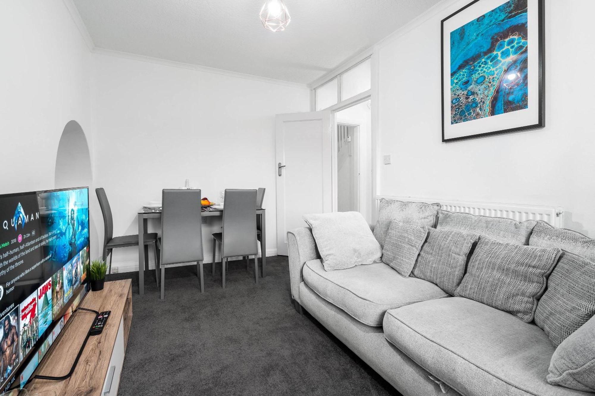 4 Bedroom House - Accommodates 7 - Garden - Parking - Netflix - Wifi - 559t * Birmingham