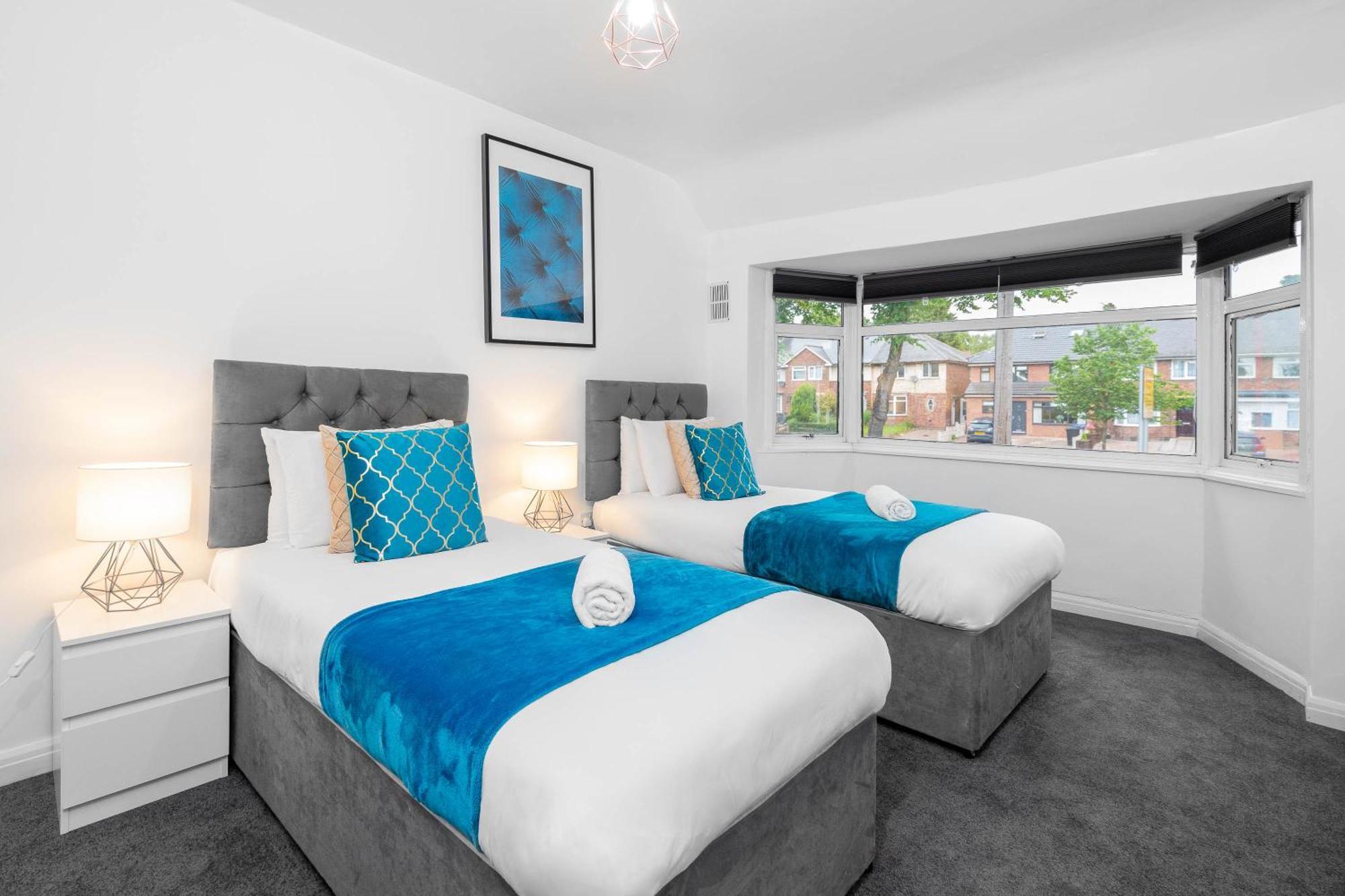 Holiday home 4 Bedroom House - Accommodates 7 - Garden - Parking - Netflix - Wifi - 559t Birmingham