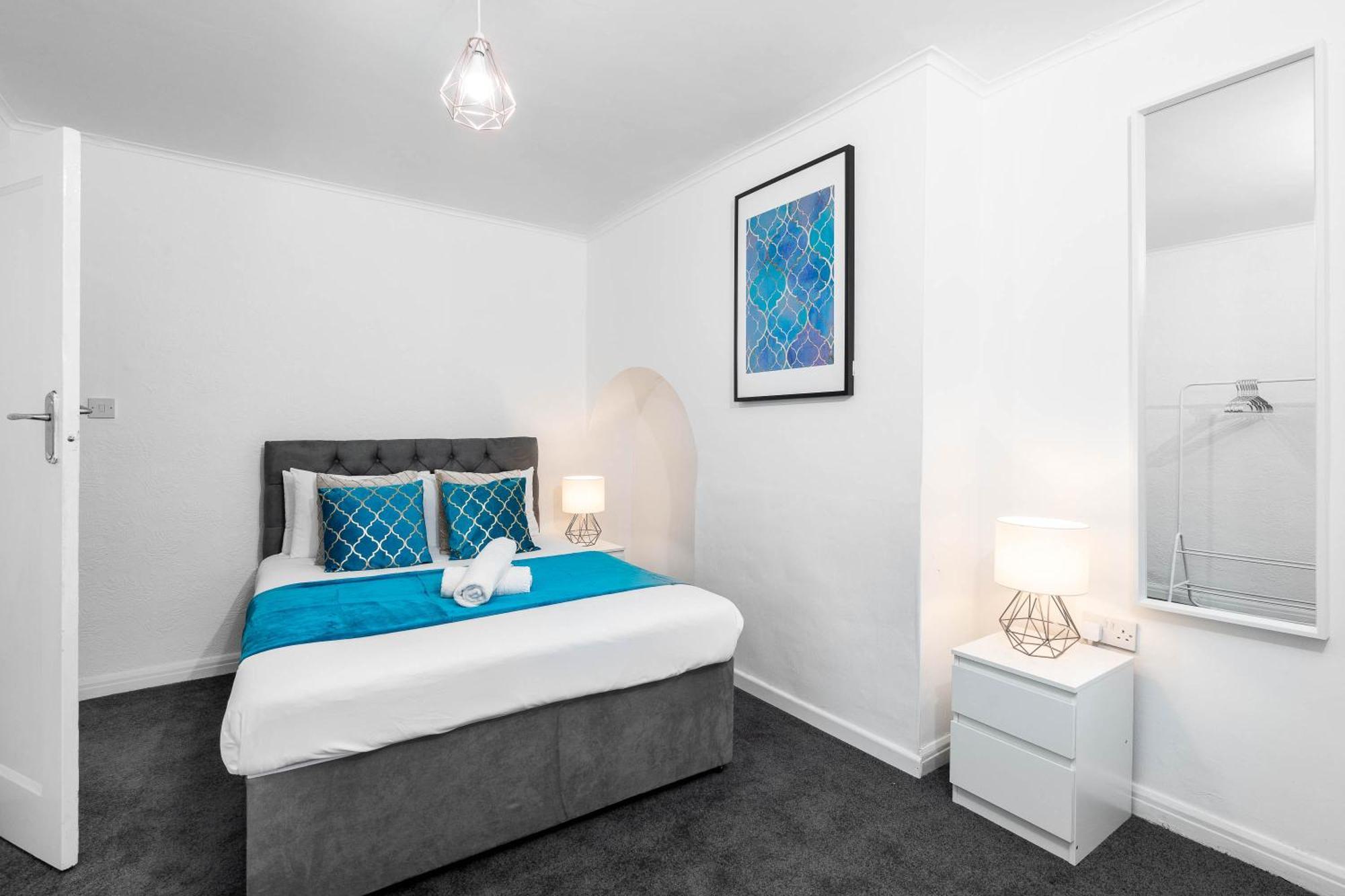 4 Bedroom House - Accommodates 7 - Garden - Parking - Netflix - Wifi - 559t * Birmingham