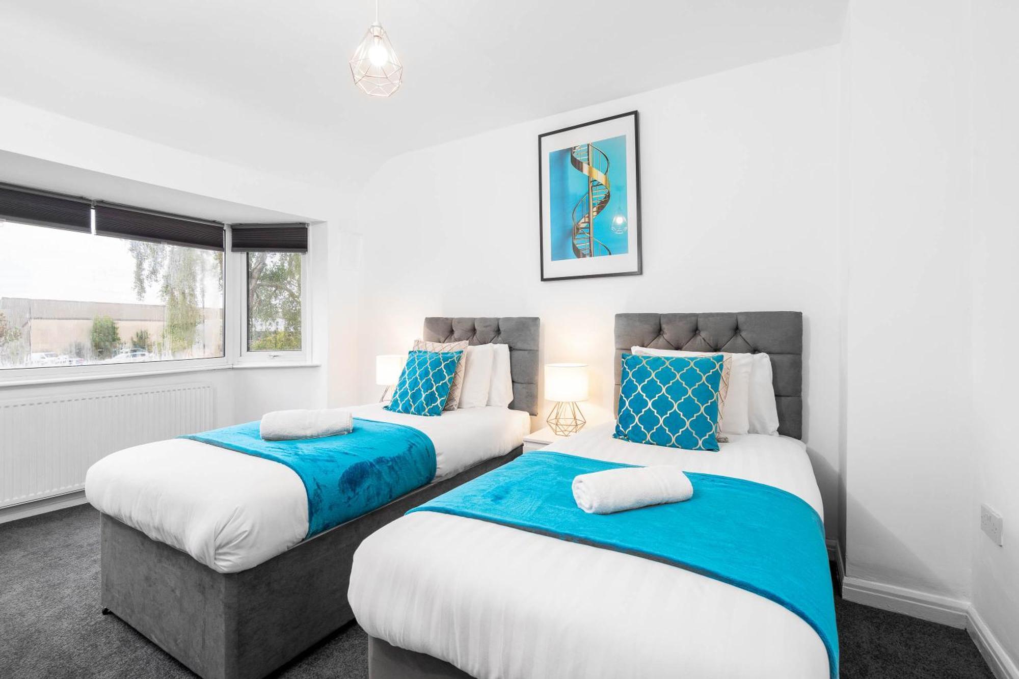 4 Bedroom House - Accommodates 7 - Garden - Parking - Netflix - Wifi - 559t Holiday home Birmingham
