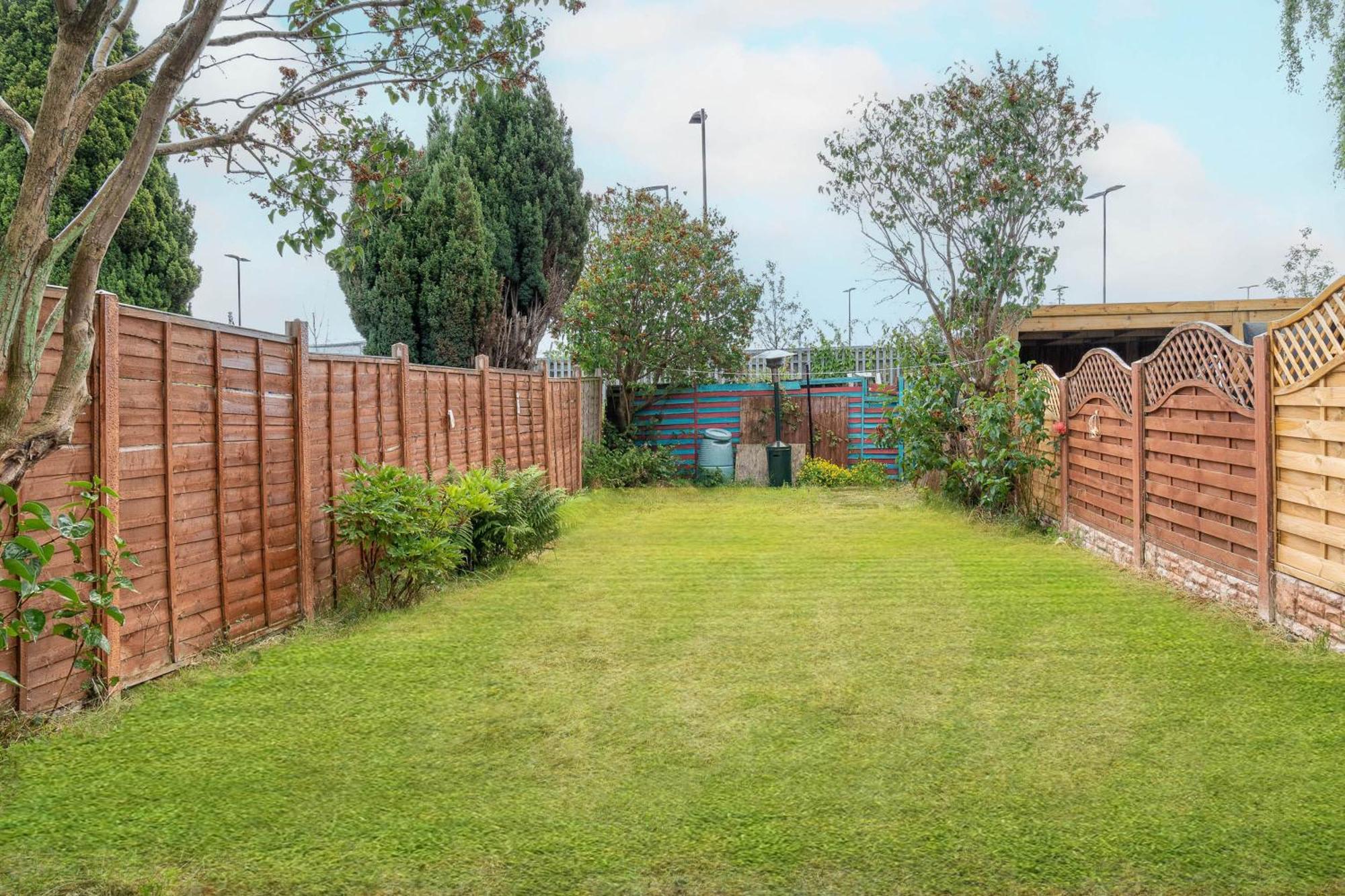 4 Bedroom House - Accommodates 7 - Garden - Parking - Netflix - Wifi - 559t *